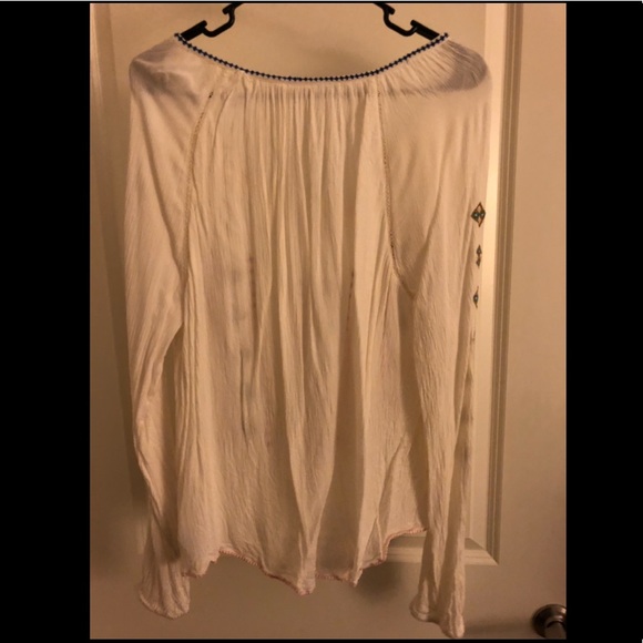 NEW Flowy Embroidered Crepe Top GAP - Picture 3 of 4